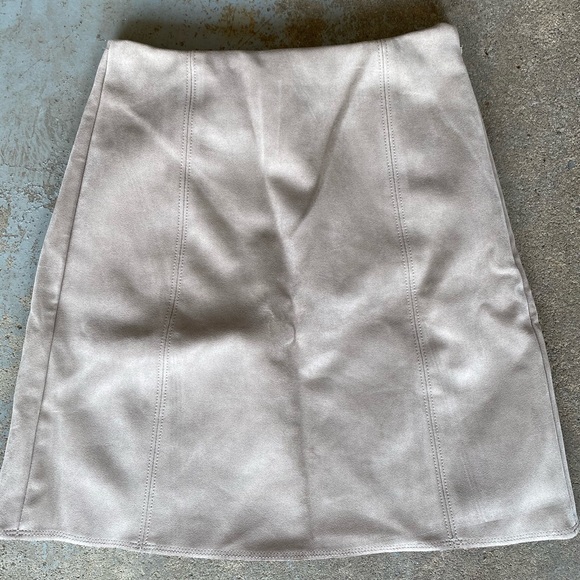 Aritzia Lot - Picture 4 of 11